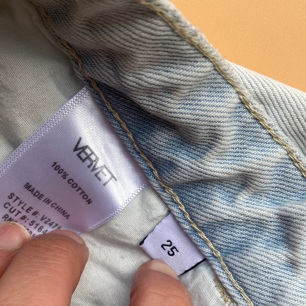 Everyday High-Rise Light Wash Wide-Leg Jeans - Picture 3 of 4